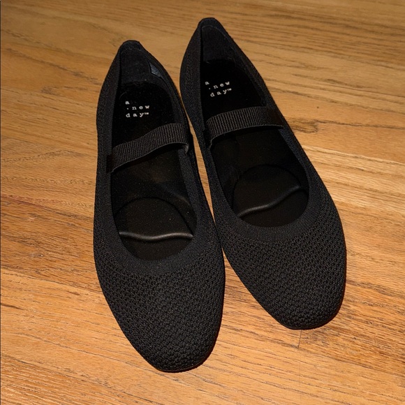 A new day Mary Jane style flats - Picture 3 of 3